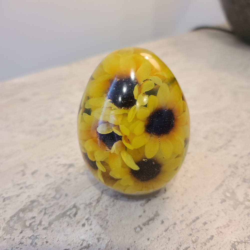 NWOT 🌻Handmade Resin Sunflower Paperweight Desk Decor